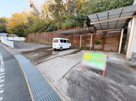 富塚町貸店舗事務所の駐車場