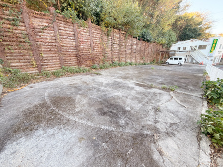 富塚町貸店舗事務所の駐車場