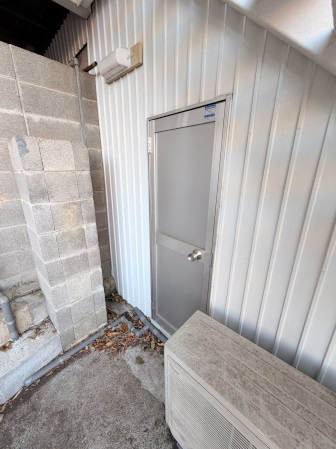 富塚町貸店舗事務所の内装