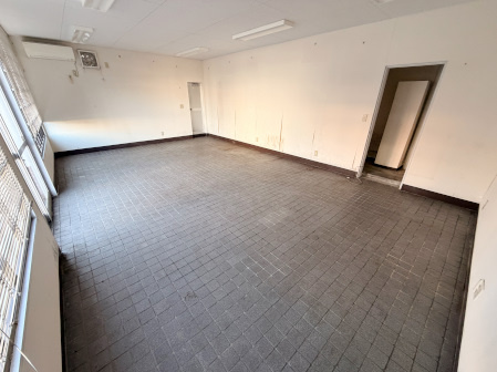 富塚町貸店舗事務所の内装