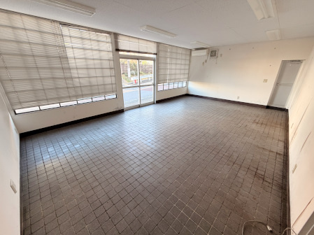 富塚町貸店舗事務所の内装