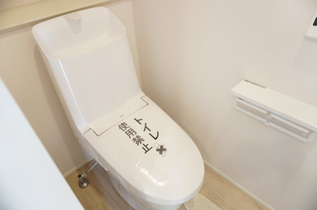 草加市谷塚上町 新築分譲住宅 全4棟 3号棟のトイレ|1階