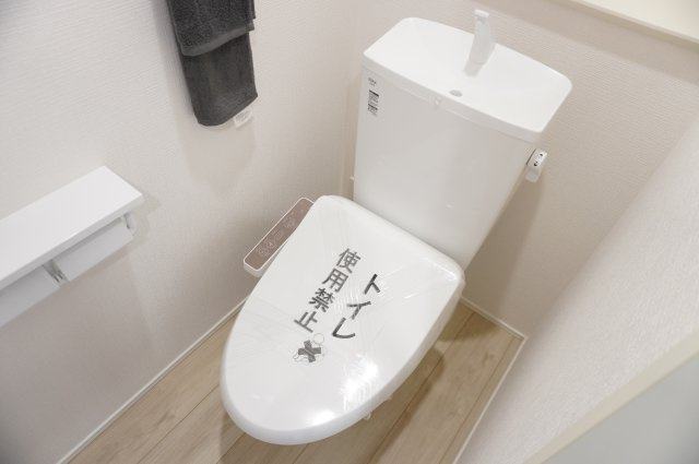 草加市谷塚上町 新築分譲住宅 全4棟 3号棟のトイレ|2階