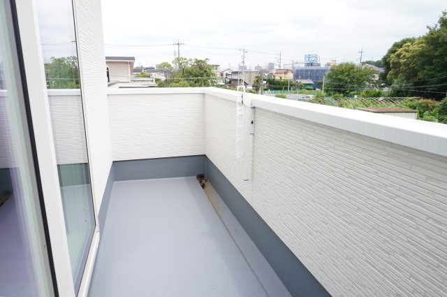 草加市谷塚上町 新築分譲住宅 全4棟 3号棟のバルコニー