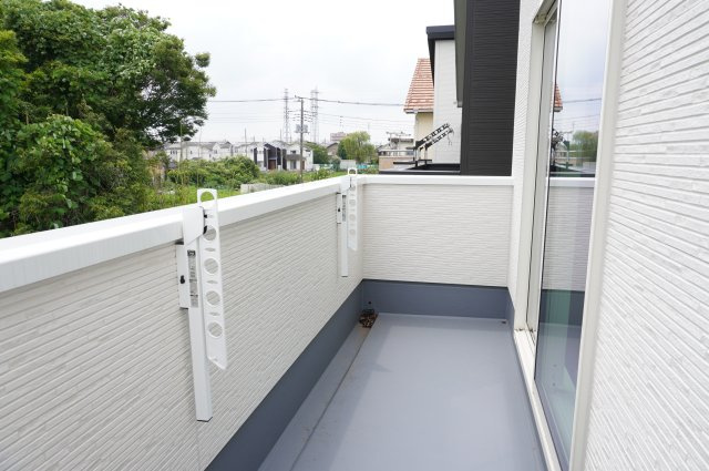 草加市谷塚上町 新築分譲住宅 全4棟 3号棟のバルコニー