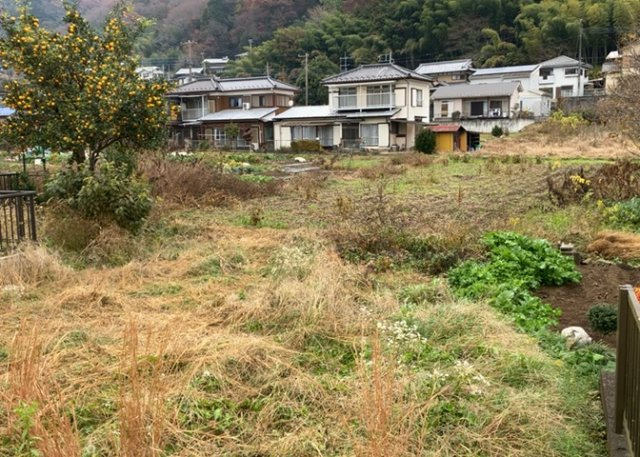【外観】 | 土地の形が極端に長細かったり、狭小地、あるいは道路との高低差がある傾斜地だった場合、後々売ろうとしても買い手がつかない場合もあります。後々、売却することになった時に価値の下がらない土地を選びましょう。