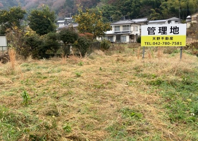 【外観】 | 現地に行くなら、物件の周囲の地形がどうなっているかを見ることも大切です。周辺より低くなっている土地では、大雨などで水が集まりやすいため、地盤が弱くなっているということも考えられるため、注意が必要です。