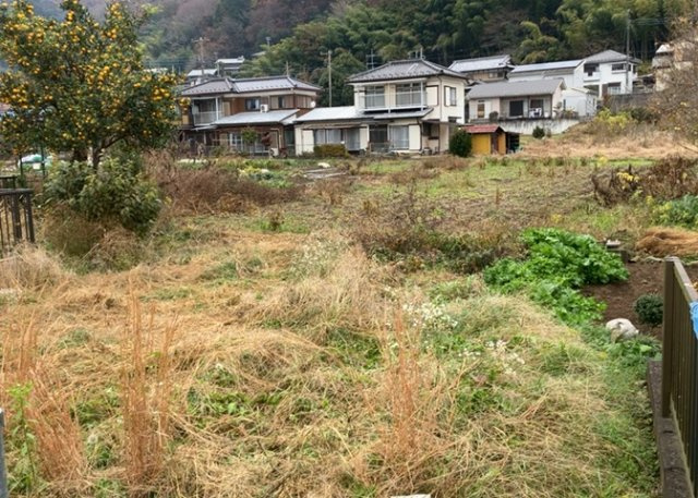 【外観】 | 人が暮らすうえで日光は大切な要素となります。日当たりの良さは譲れないポイントですね。併せて近くに大きな建築物の建築予定がないか、あるいはそれが可能な土地が近くにないか事前に確認することもお勧めします。