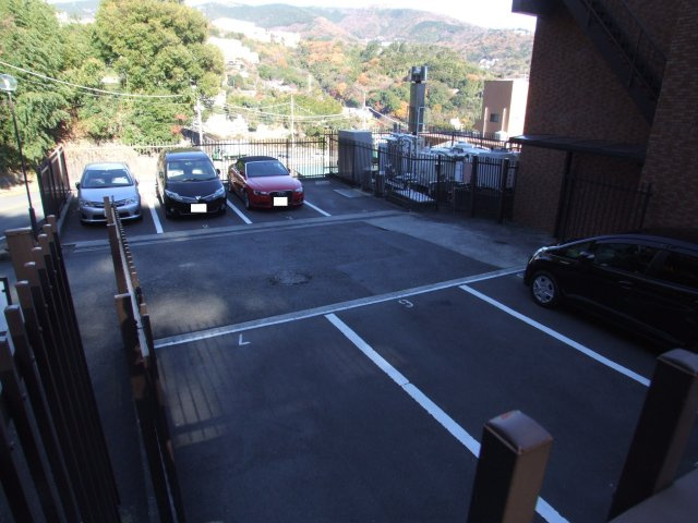 ライオンズマンション熱海梅園第2の駐車場
