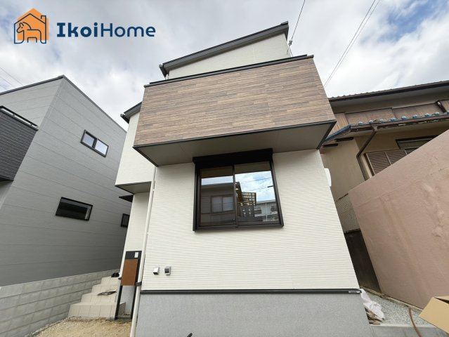 明石市松が丘1丁目　2号棟　新築戸建のエントランス|【ホームページに現地動画掲載中】●年中無休：当日予約可●夜間でもご案内可能。いつでも問い合わせ可！