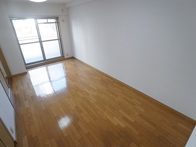 ワコーレアベニュー兵庫の設備|キッチンが奥まっていて、リビング広く使えます