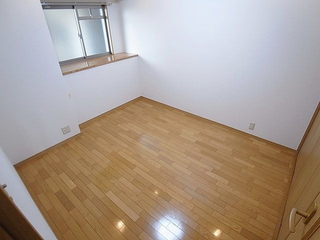 ワコーレアベニュー兵庫の内装|洋室5.5帖ですが、狭さを感じません