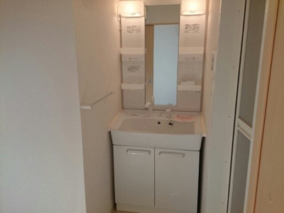 【洗面所】 | スカイリーフ | スペースが確保できる洗面所です