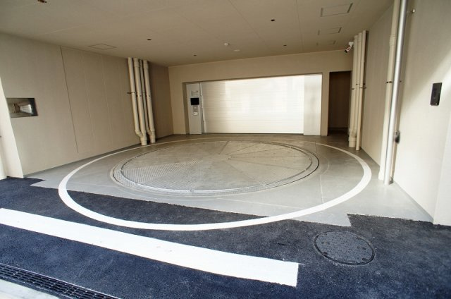 プライムメゾン入谷の駐車場