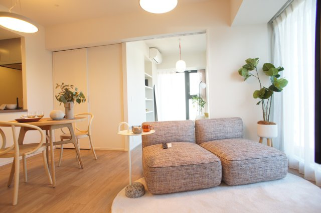 プライムメゾン入谷の居間・リビング|モデルルームの写真です(家具などは付属しておりません)