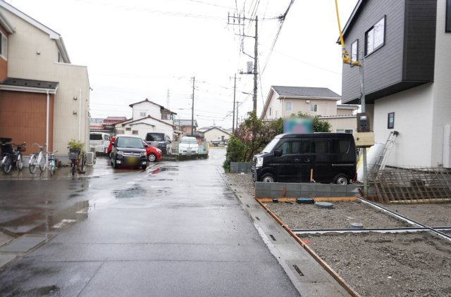 草加市谷塚上町 新築分譲住宅 全4棟 4号棟の前面道路含む現地写真