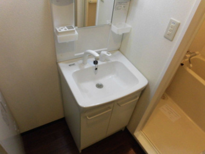 【洗面所】 | ＩＦ柴島 | 収納スペースも付いているきれいな独立洗面台です