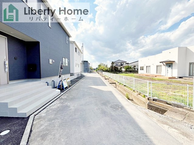 常総市新石下第10　新築戸建　2号棟の前面道路含む現地写真