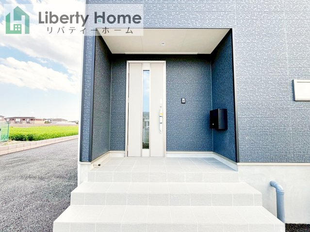 常総市新石下第10　新築戸建　2号棟のエントランス