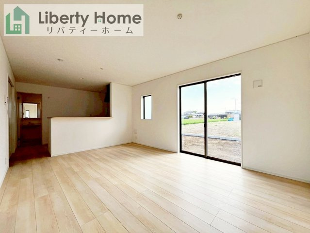 常総市新石下第10　新築戸建　2号棟の居間・リビング