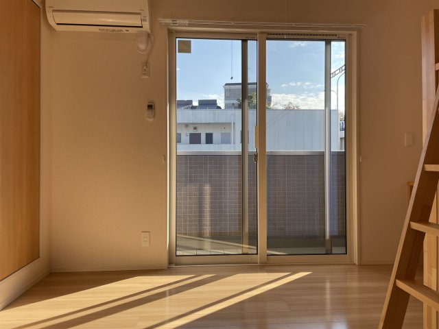 ライズ生田の居間・リビング