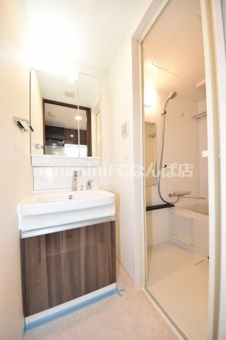 エステムコート難波Ⅶビヨンドの洗面所|忙しい朝には欠かせない洗面所です