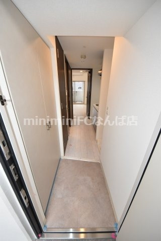 エステムコート難波Ⅶビヨンドの玄関|明るい玄関です