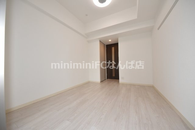 エステムコート難波Ⅶビヨンドの寝室|落ち着いた色調の寝室です