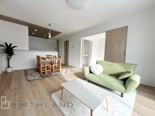 新築戸建・新築建売　福島市飯坂町8期　平野小・平野中の居間・リビング|同社施工例