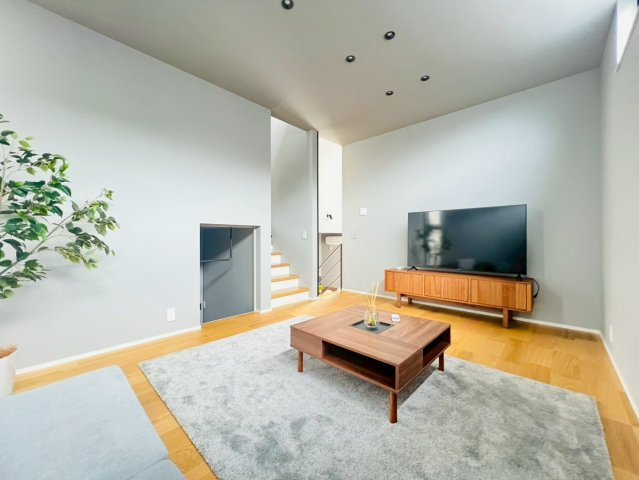 塩屋台2丁目戸建の居間・リビング