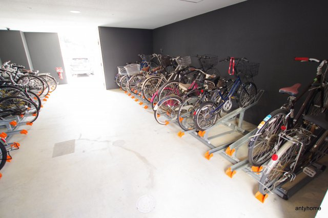 ラルシェパルク新大阪　仲介手数料無料の駐車場