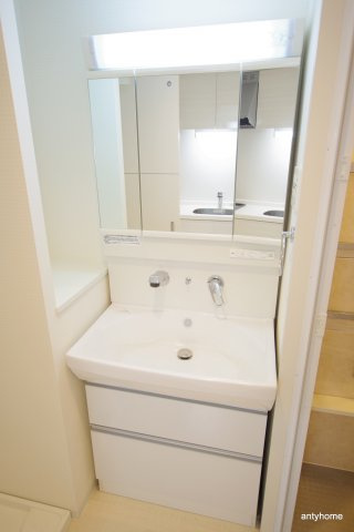 ラルシェパルク新大阪　仲介手数料無料の洗面所