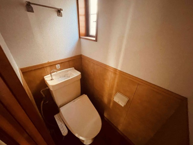 柏市しいの木台　中古のトイレ