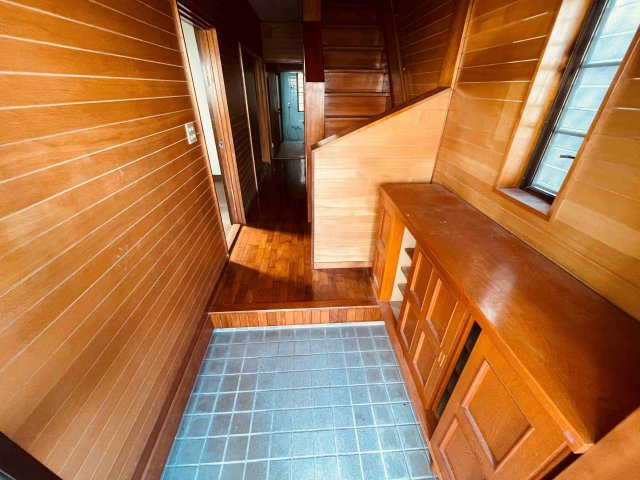 柏市しいの木台　中古の玄関