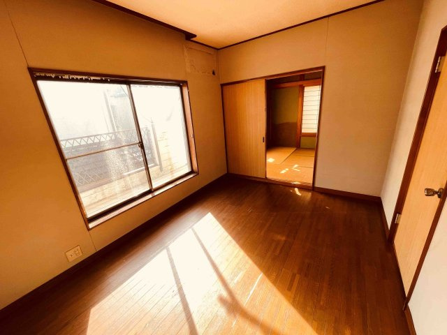 柏市しいの木台　中古の洋室