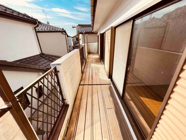 柏市しいの木台　中古のバルコニー
