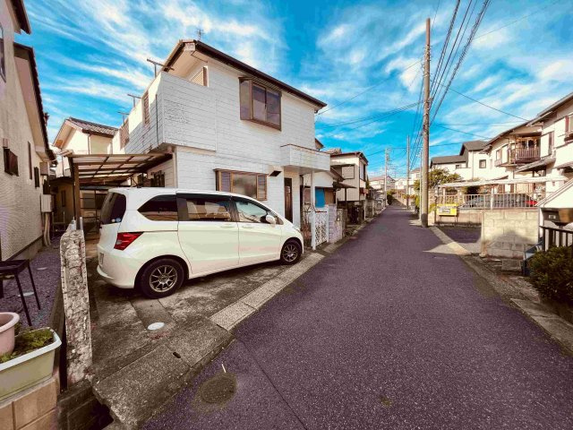 柏市しいの木台　中古の前面道路含む現地写真