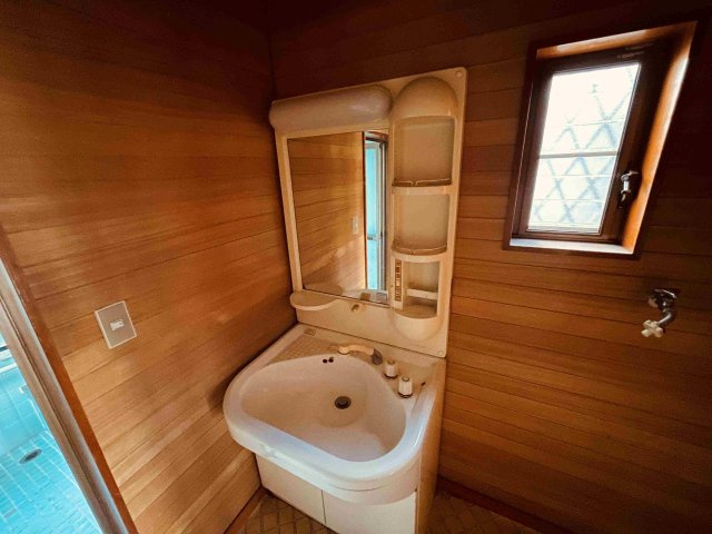 柏市しいの木台　中古の独立洗面台