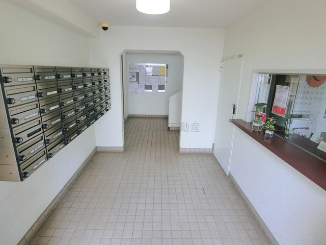 南六郷ハイツのエントランス|エントランス　メールボックスと管理人室あり　