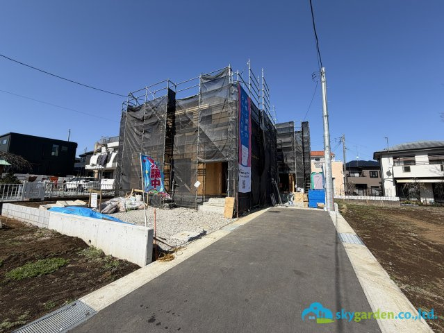 秦野市室町第2　新築戸建　全2棟1号棟の前面道路含む現地写真