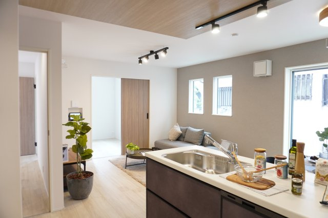 草加市青柳4丁目 新築分譲住宅の居間・リビング