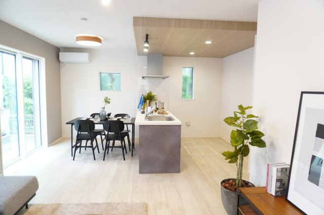 草加市青柳4丁目 新築分譲住宅の居間・リビング