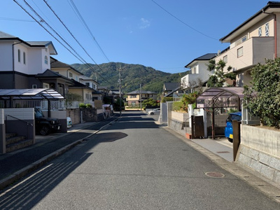 【前面道路含む現地写真】 | 貫弥生が丘二丁目3番12号（B-10）