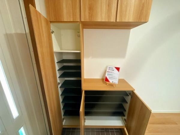 東広島市黒瀬桜が丘１丁目　中古一戸建ての玄関