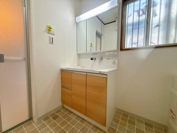 東広島市黒瀬桜が丘１丁目　中古一戸建ての独立洗面台