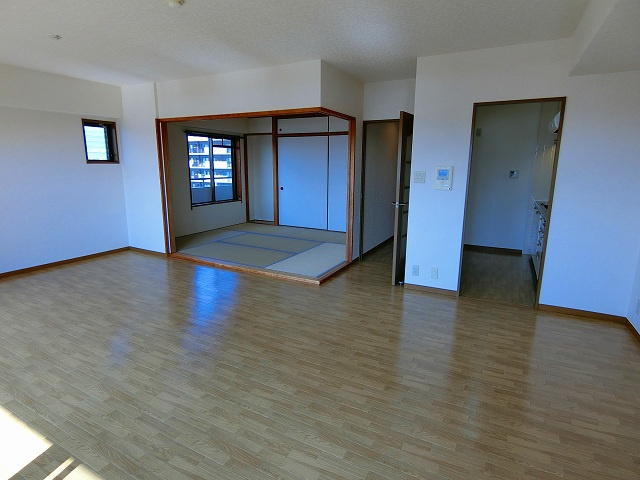 レジェンダリー小松の居間・リビング