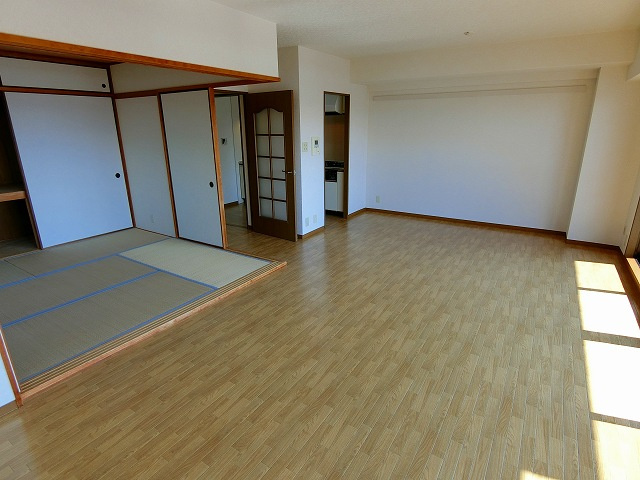 レジェンダリー小松の居間・リビング