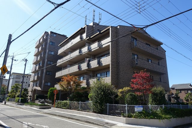 レジェンダリー小松の外観