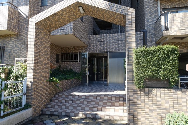 レジェンダリー小松のエントランス