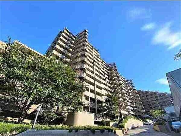 ロイヤルパレス台原森林公園梢の森の外観